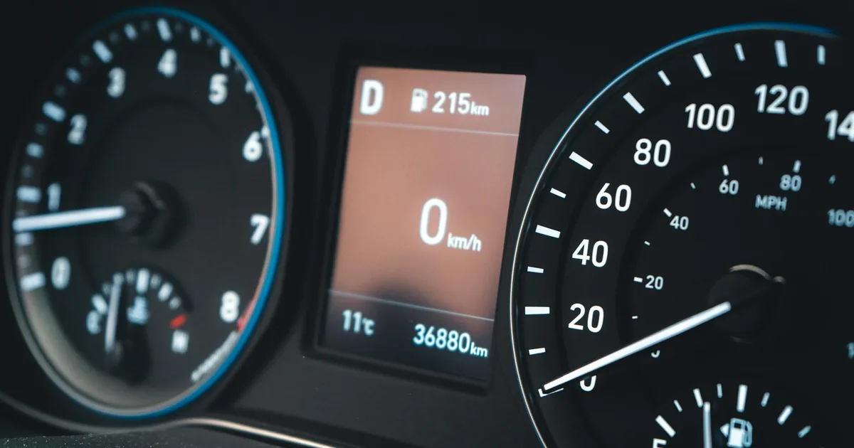 ADX Là Gì? Tuyệt Chiêu Đo Sức Mạnh Xu Hướng Để Né Bão Sideway Công tơ mét đo tốc độ thay vì chỉ phương hướng