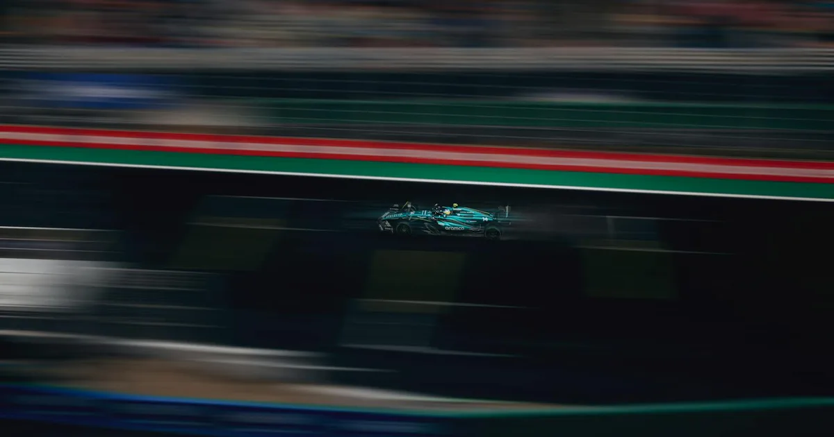 Volume Breakout: 5 Dấu Hiệu Nhận Diện Cú Phá Vỡ Có Lực Của Cá Mập Hình ảnh tốc độ cực cao biểu tượng cho Breakout mạnh Momentum